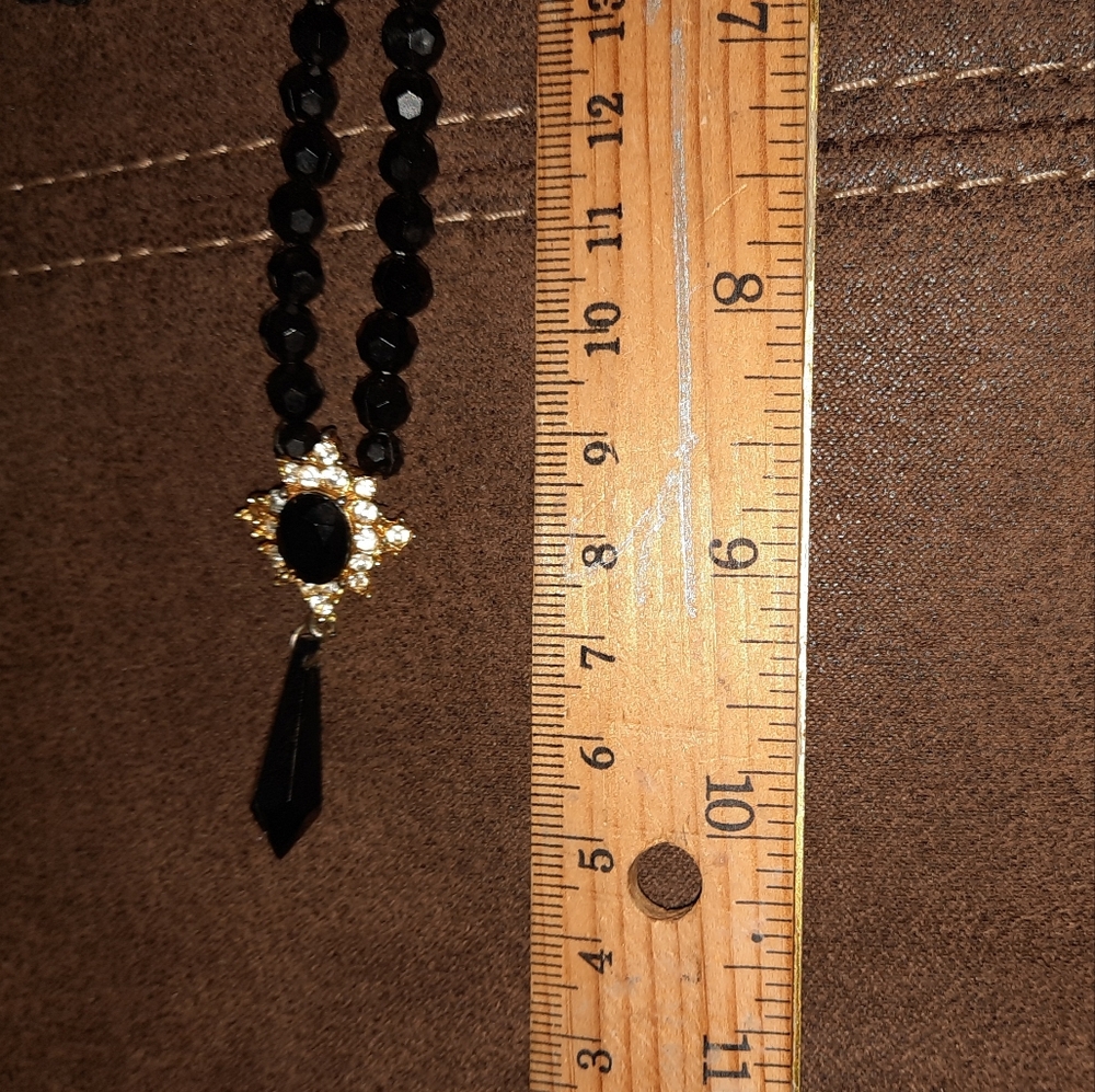 Set of 2 black noir style Choker necklaces with faceted black beads - Picture 7 of 7